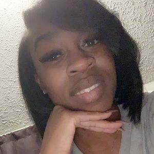 Meet your Posher, Dominique